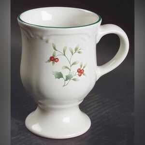 PFALTZGRAFF Winterberry Pedestal Mug